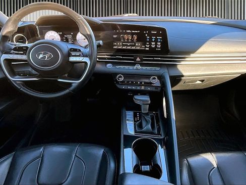 Used 2022 Hyundai Elantra Limited image 16