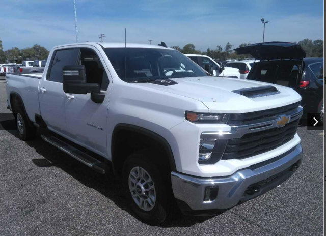 Used 2025 Chevrolet Silverado 2500 LT w/ Convenience Package AWD/4WD image 4