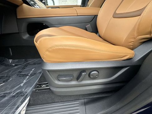 New 2026 Nissan Armada SL w/ Captain's Chari Seat Package AWD/4WD image 12