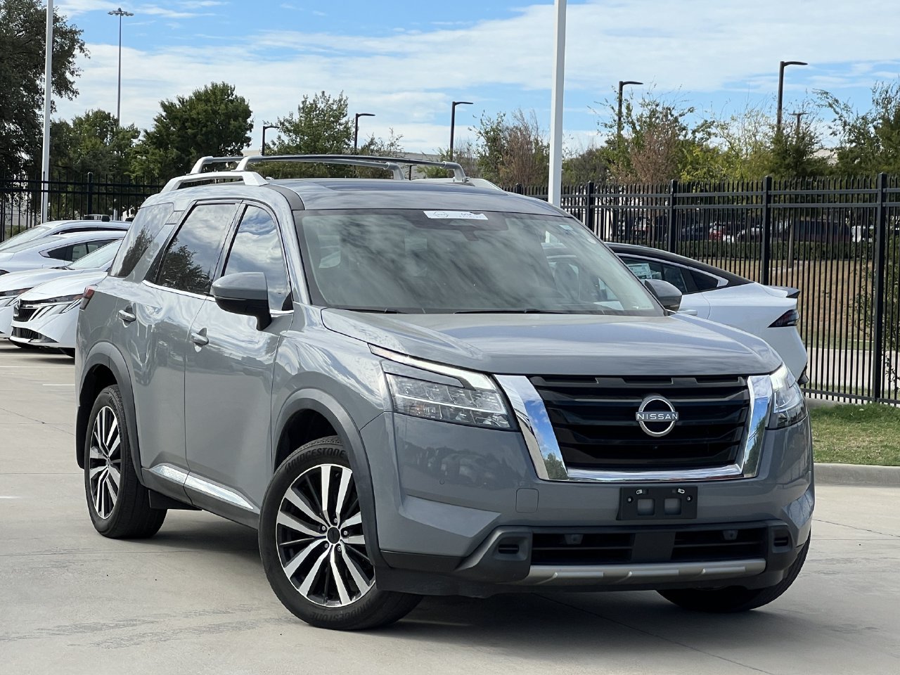 Used 2024 Nissan Pathfinder Platinum FWD image 1