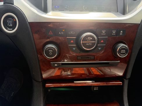Used 2012 Chrysler 300 Limited RWD image 17