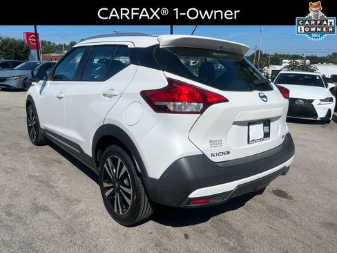 Used 2019 Nissan Kicks SR w/ SR Premium Package FWD image 3