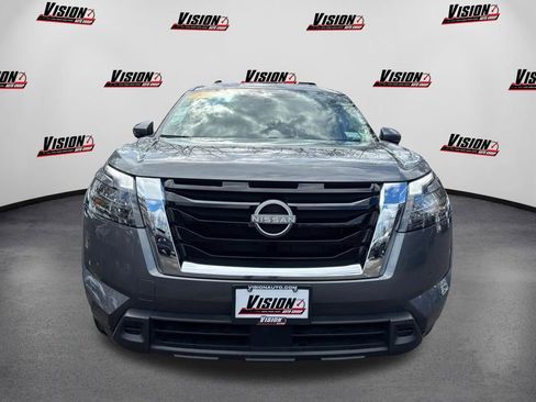 Used 2025 Nissan Pathfinder SV image 2