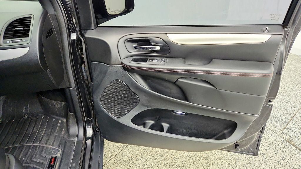 Used 2018 Dodge Grand Caravan GT FWD image 25