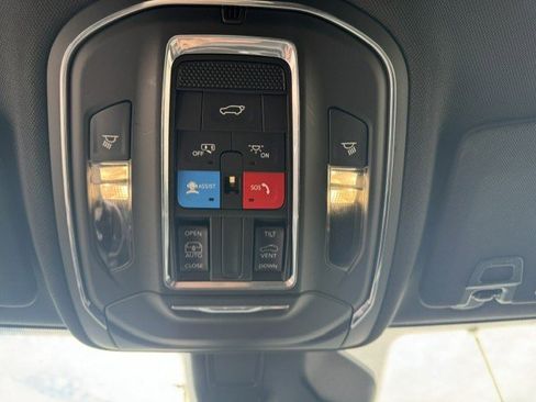 Used 2023 Jeep Grand Cherokee Altitude AWD/4WD image 19