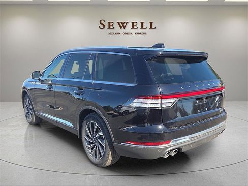 New 2026 Lincoln Aviator Premiere image 3