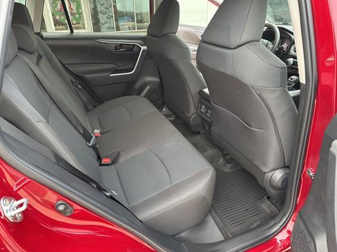 Used 2022 Toyota RAV4 LE image 17