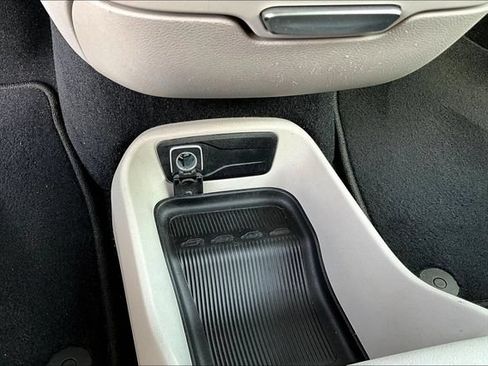 Used 2022 Chrysler Voyager LX FWD image 16