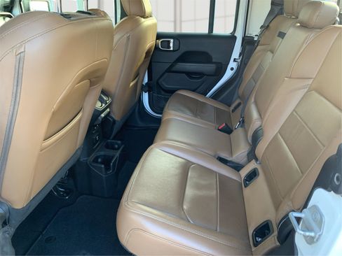 Used 2022 Jeep Gladiator Overland w/ Popular Equipment Package image 10