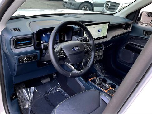 Used 2025 Ford Maverick Lobo image 16