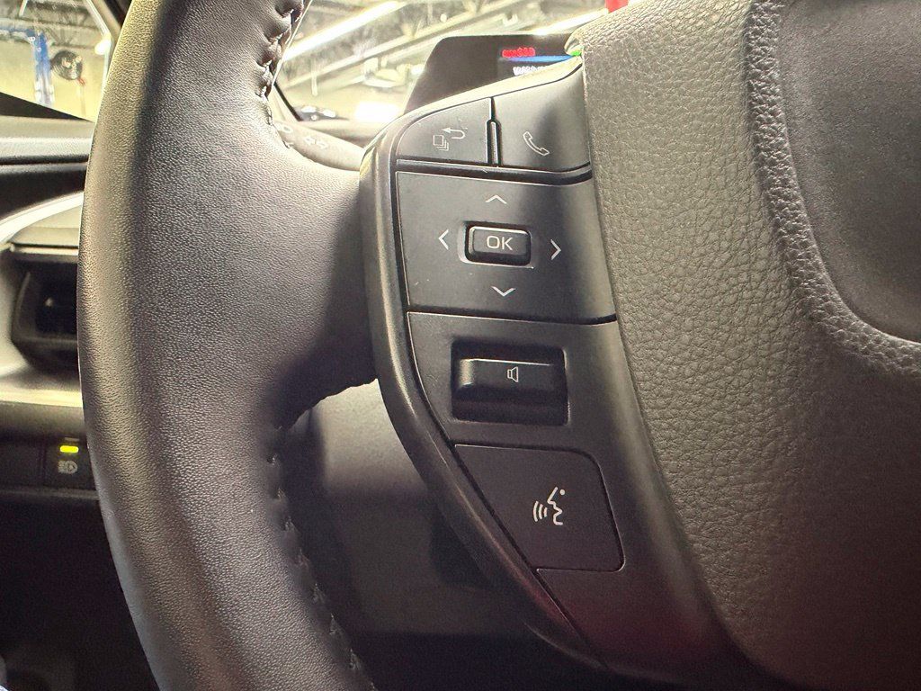 Used 2025 Toyota Prius LE FWD image 18