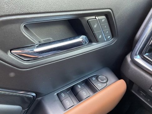 Used 2025 GMC Canyon AT4 w/ AT4 Premium Package image 17