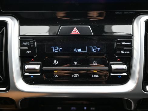 Used 2021 Kia Sorento SX image 18