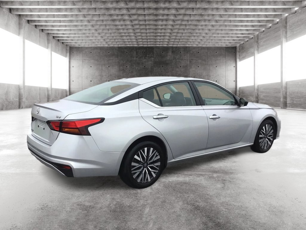 Used 2024 Nissan Altima 2.5 SV FWD image 5