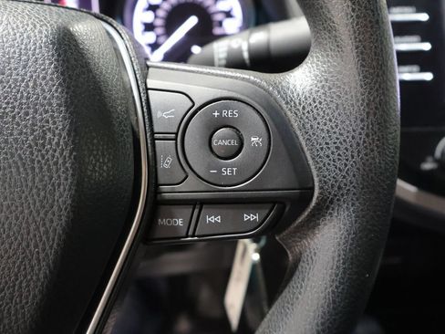 Used 2018 Toyota Camry LE FWD image 32