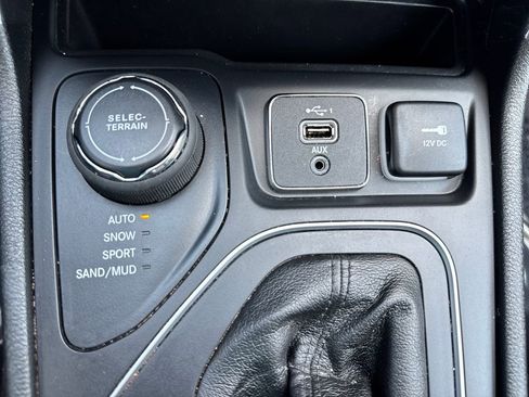 Used 2022 Jeep Cherokee Latitude Lux AWD/4WD image 32