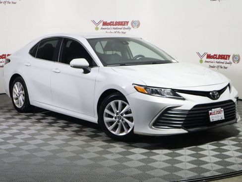 Used 2023 Toyota Camry LE image 2
