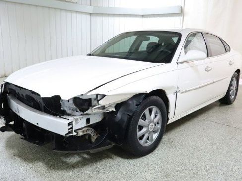 Used 2009 Buick LaCrosse CXL image 2