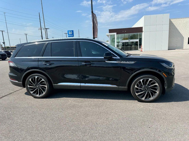 Certified 2025 Lincoln Aviator Reserve w/ Equipment Group 201A AWD/4WD image 2