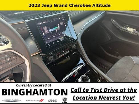 Used 2023 Jeep Grand Cherokee Altitude AWD/4WD image 12