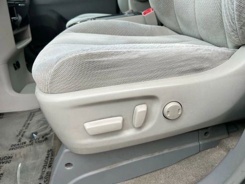 Used 2013 Toyota Sienna LE w/ Towing Pkg image 18