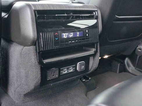 Used 2024 Jeep Wagoneer L Series II w/ Flexible Seating Group AWD/4WD image 20