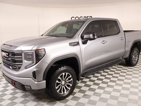 Used 2023 GMC Sierra 1500 AT4 w/ AT4 Premium Package AWD/4WD image 11