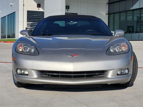 Used 2006 Chevrolet Corvette Convertible w/ Preferred Equipment Group image 2