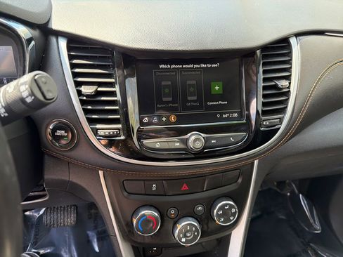 Used 2019 Chevrolet Trax LT w/ LT Convenience Package FWD image 16