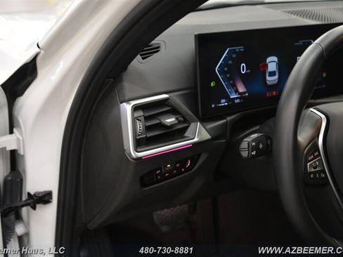 Used 2024 BMW 330i Sedan w/ Convenience Package RWD image 29