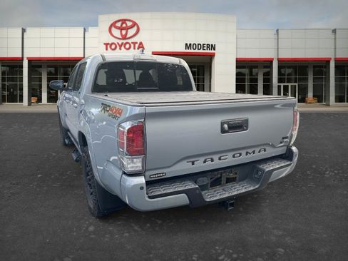 Used 2021 Toyota Tacoma TRD Sport w/ TRD Premium Sport Package AWD/4WD image 15