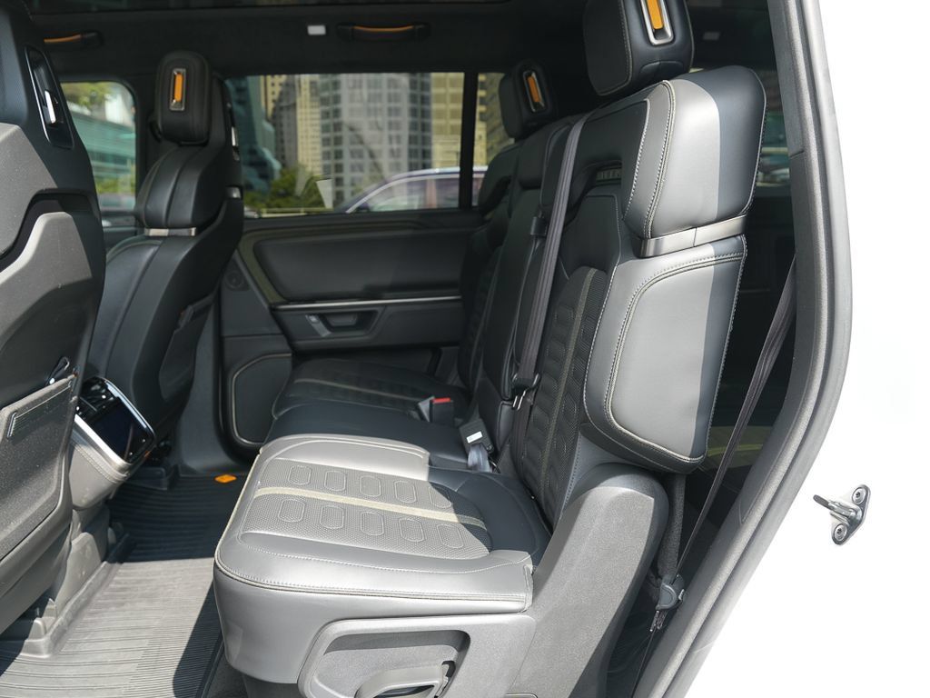 Used 2025 Rivian R1S Adventure Dual AWD/4WD image 18