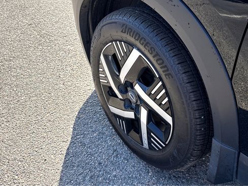 Used 2025 Nissan Kicks SV image 23