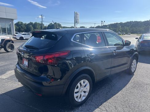 Used 2018 Nissan Rogue Sport S FWD image 6