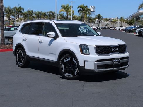 Used 2023 Kia Telluride EX FWD image 2