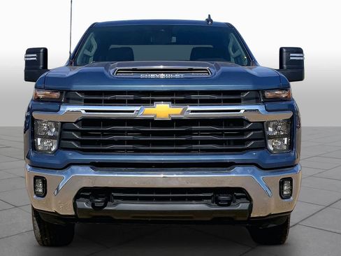 Used 2025 Chevrolet Silverado 2500 LT w/ Convenience Package AWD/4WD image 4