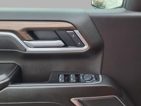 Used 2025 Chevrolet Silverado 1500 LT image 16