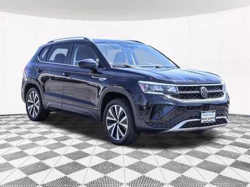 Certified 2023 Volkswagen Taos SE w/ Panoramic Sunroof Package AWD/4WD image 10