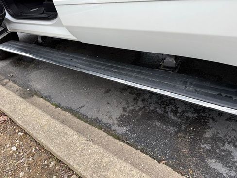 Used 2019 Chevrolet Suburban Premier w/ Premier Plus Edition image 11