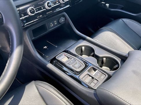 Used 2024 Honda Pilot Touring image 16
