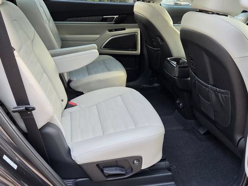 Used 2025 Kia Telluride SX Prestige AWD/4WD image 17