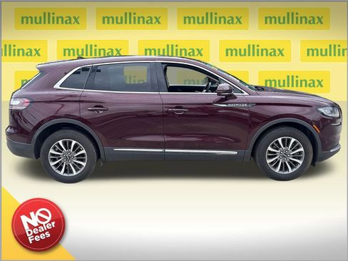 Used 2023 Lincoln Nautilus FWD image 2