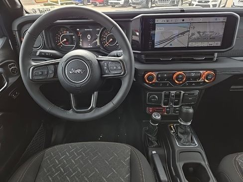 Used 2025 Jeep Gladiator Mojave w/ Safety Group image 16