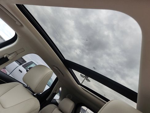 Certified 2022 Ford Edge Titanium w/ Equipment Group 301A image 23