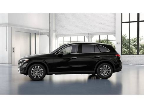 Used 2026 Mercedes-Benz GLC 300 4MATIC image 35