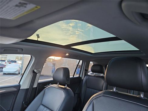 Used 2022 Volkswagen Tiguan SE w/ Panoramic Sunroof Package image 22