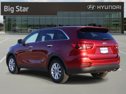 Used 2020 Kia Sorento LX image 3