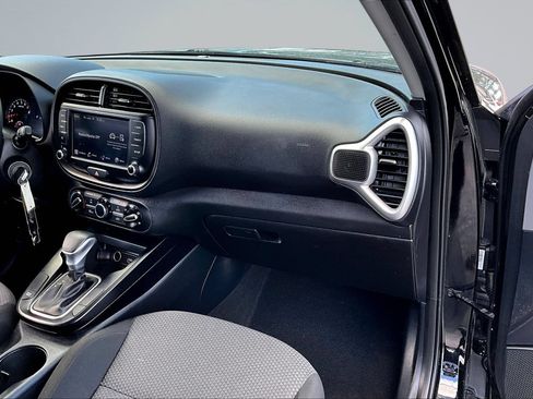 Used 2022 Kia Soul LX FWD image 27