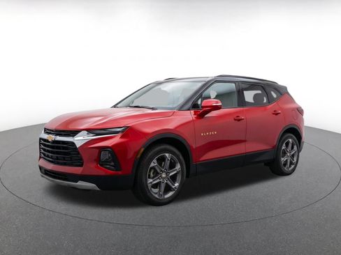 Used 2025 Chevrolet Blazer LT FWD image 3