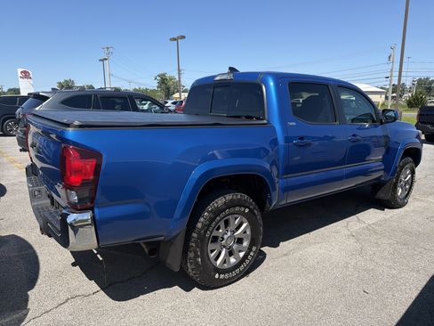 Certified 2018 Toyota Tacoma SR5 AWD/4WD image 5